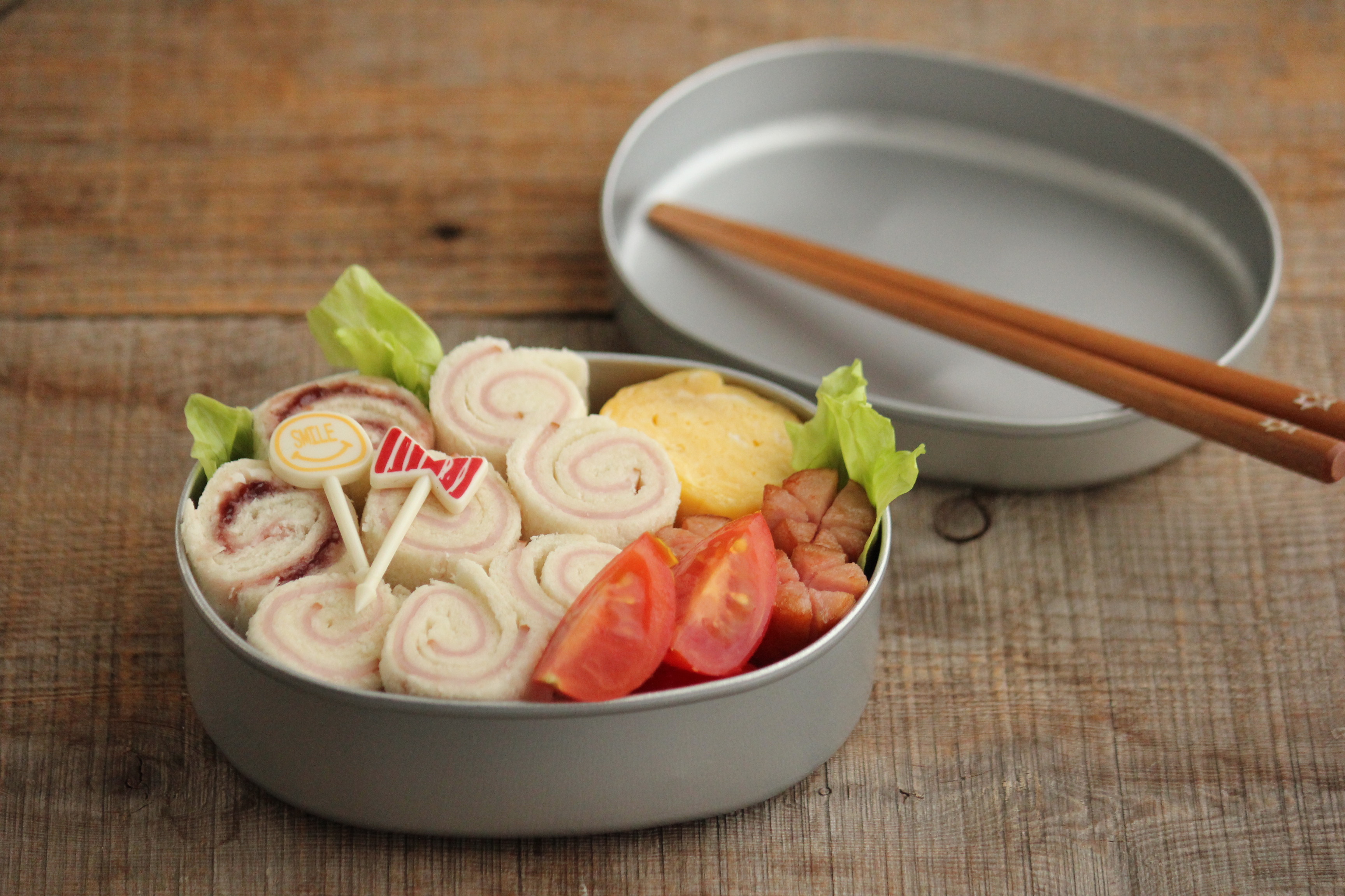 幼稚園弁当 寝ぼけておかしなことになったロールサンドイッチ 日々のごはんとおやつのネタ帳 簡単なのも 丁寧なのも Powered By ライブドアブログ