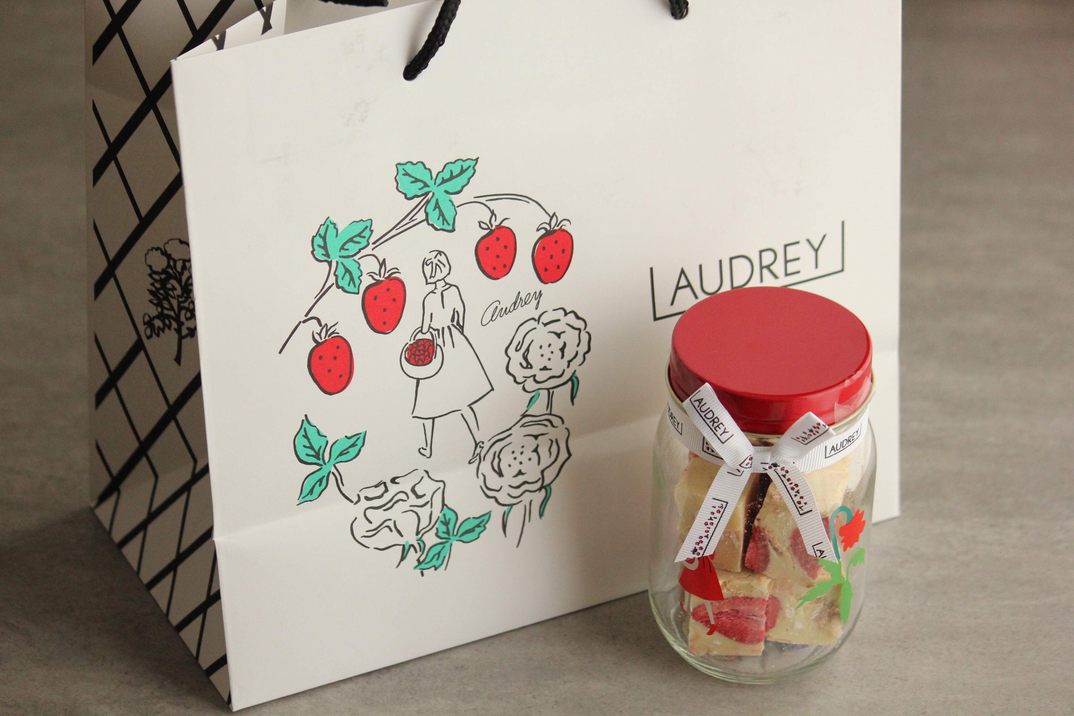 髙島屋 - オードリー　AUDREY ストロベリーショコラ　２点 髙島屋 - AUDREY オードリー缶の小2個ストロベリーショコラ小2個