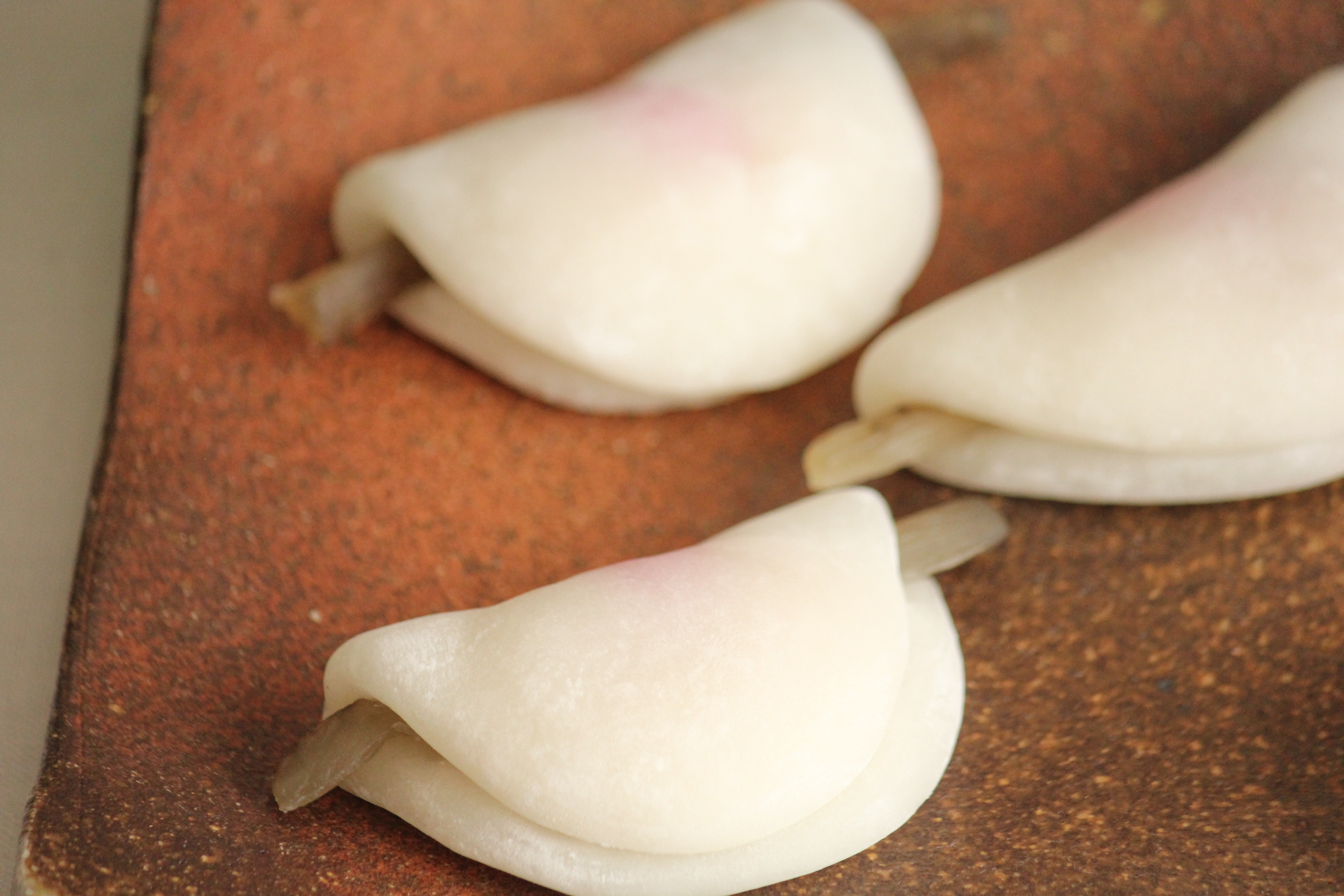 新年の和菓子 花びら餅とアマビエ様 ビジュアル系フード Powered By ライブドアブログ