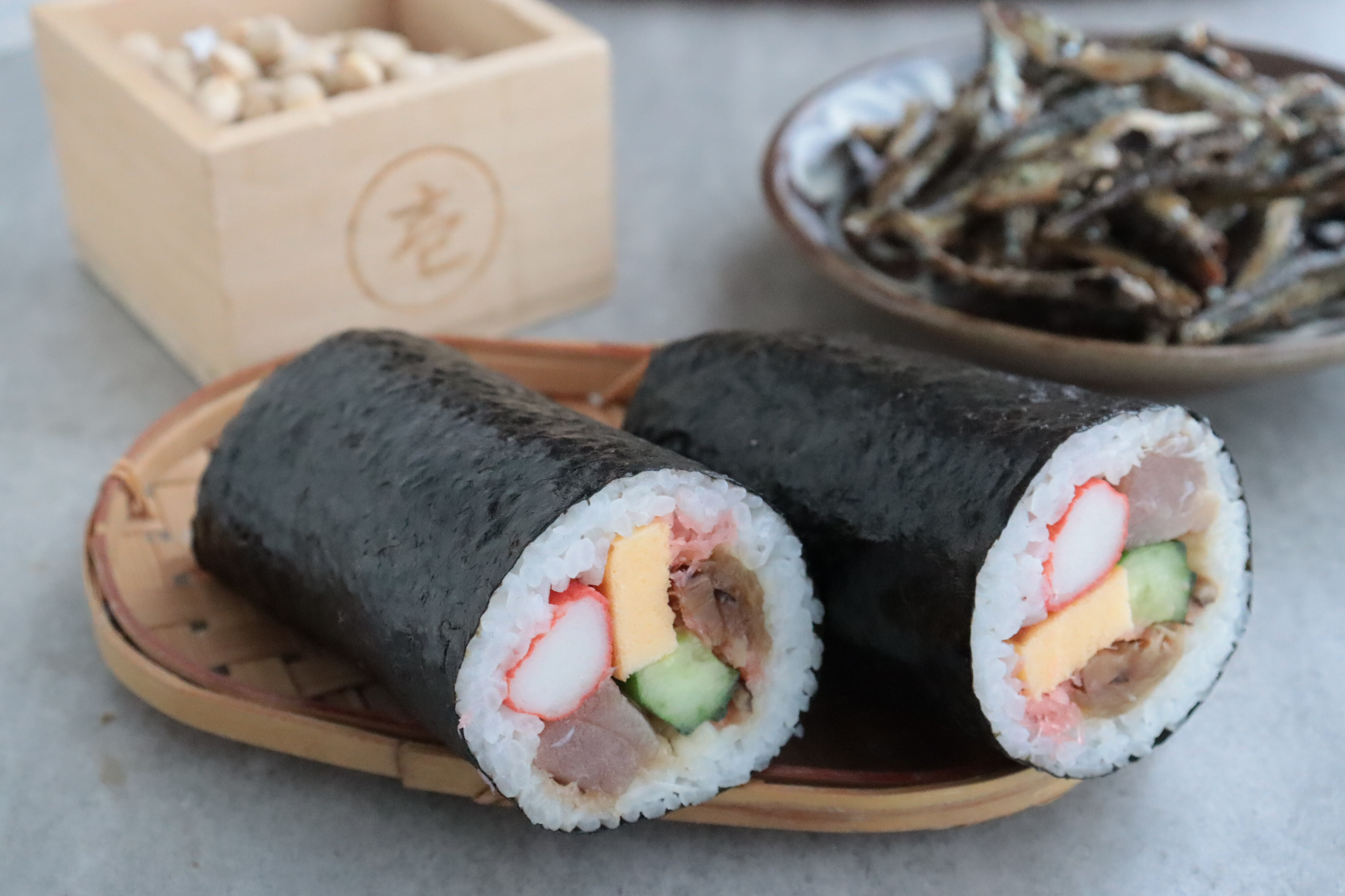 今年の恵方巻きとシャトレーゼの節分鬼ケーキ : 日々のごはんとおやつ