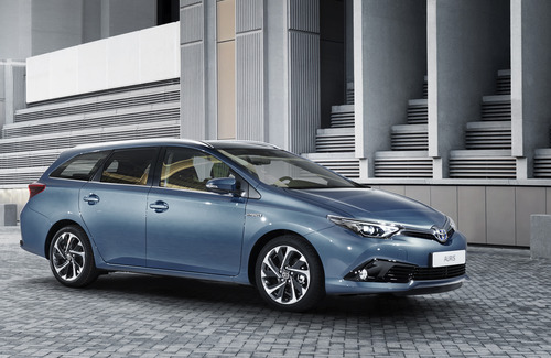 AURIS_02_GENEVA_sportwagon_