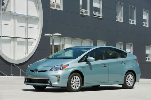 2012_Toyota_Prius_Plugin_003_40168_2524_low