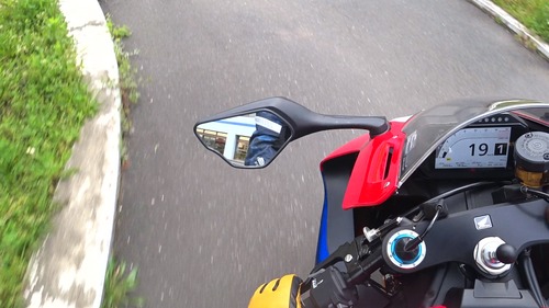 MAH00774_Moment