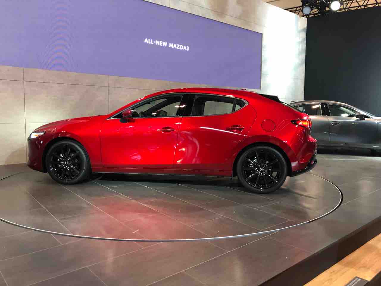 東京オートサロンで本邦初公開 Mazda 3 はリアが重たく見える クルマのミライ Future Of Mobility 東京オートサロンで本邦初公開 Mazda 3 はリアが重たく見える クルマのミライ Future Of Mobility