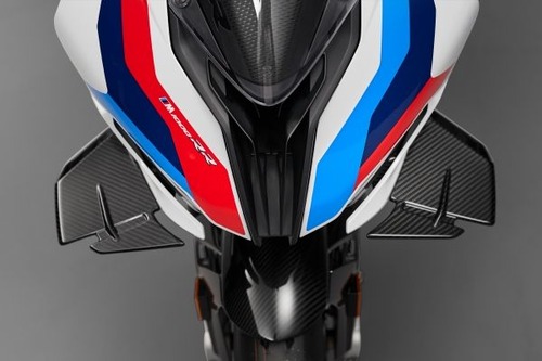 P90398270_lowRes_the-new-bmw-m-1000-r