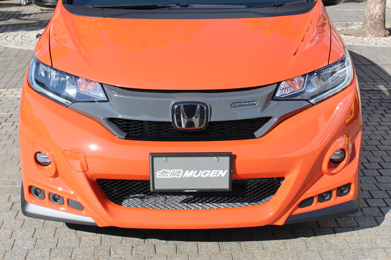 ダミーじゃないスリットがド迫力 無限のフィット用エアロボンネットは税込み138 240円 クルマのミライ Future Of Mobility