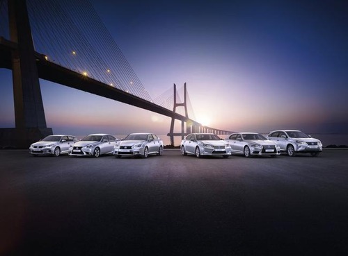 2013_Lexus_Hybrid_Range_mr__mid