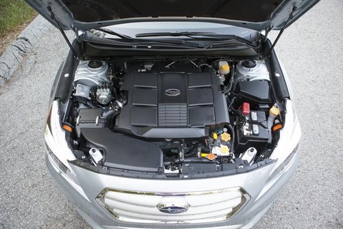 2015_Subaru_Legacy_int_26__mid