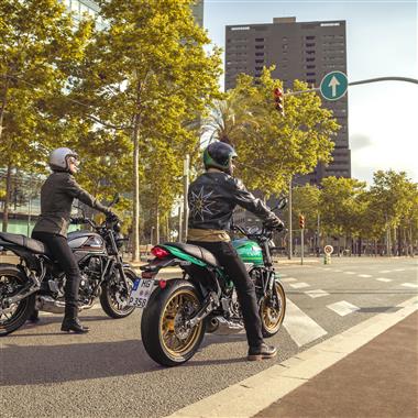 th_22MY_Z650RS_GN1_ACT2