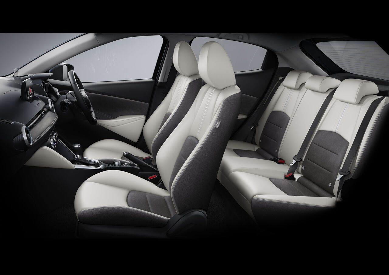 Mazda2に白い本革シートの特別仕様車 ホワイトコンフォート 誕生 クルマのミライ Future Of Mobility
