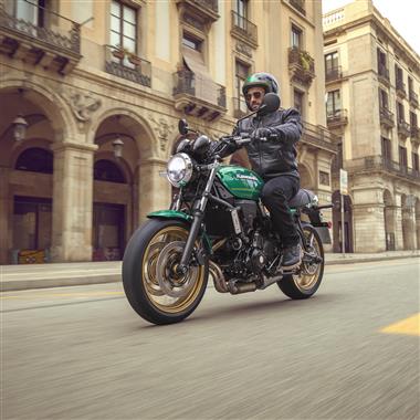 th_22MY_Z650RS_GN1_ACT1