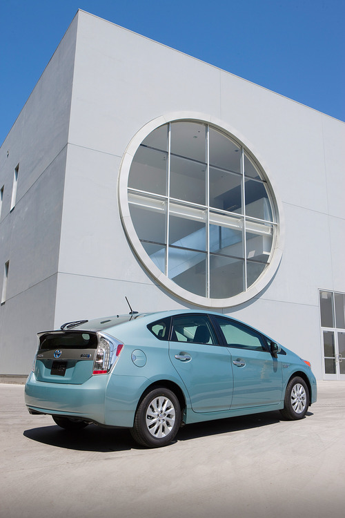 2012_Toyota_Prius_Plugin_002