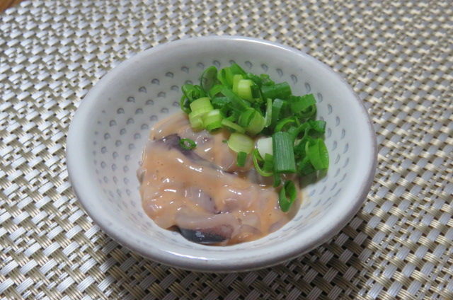 芋焼酎 イカの塩辛にねぎ 手軽なつまみです芋焼酎によく合います トトズキッチン 父親である私がザックリ簡単に 適当に作ってます 家呑みが好きなおっさんです 芋焼酎 イカの塩辛にねぎ 手軽なつまみです芋焼酎によく合います トトズキッチン 父親である私がザックリ簡単に 適当に作ってます 家呑みが好きなおっさんです