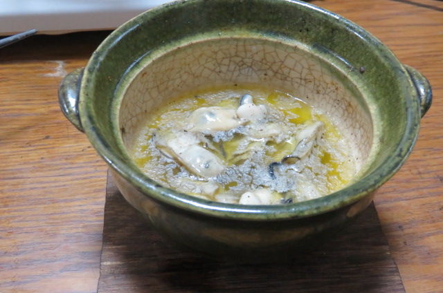小鍋 土鍋で牡蠣のアヒージョです 食器屋やまねの日記 小鍋 土鍋で牡蠣のアヒージョです 食器屋やまねの日記