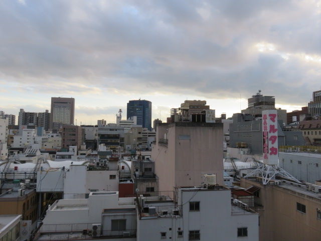 広島の風景 とあるビルの屋上から 昔の名残が残ってますよ 食器屋やまねの日記