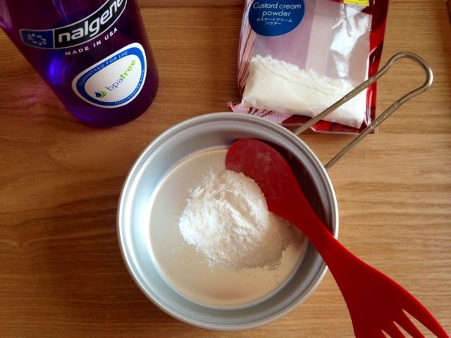 カスタードクリームパウダーをアウトドアおやつ仕様で食べてみた Yoga Qol ヨガ的クオリティ オブ ライフ