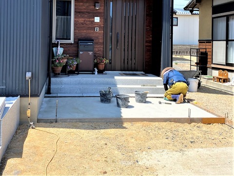 気楽な独り言 外構工事 玄関アプローチ御影石貼り工事