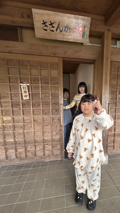 005