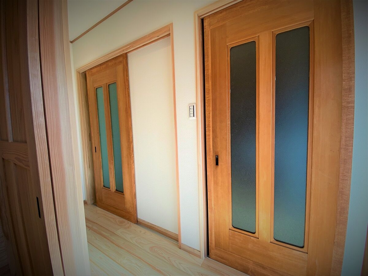 気楽な独り言 建具塗装完了