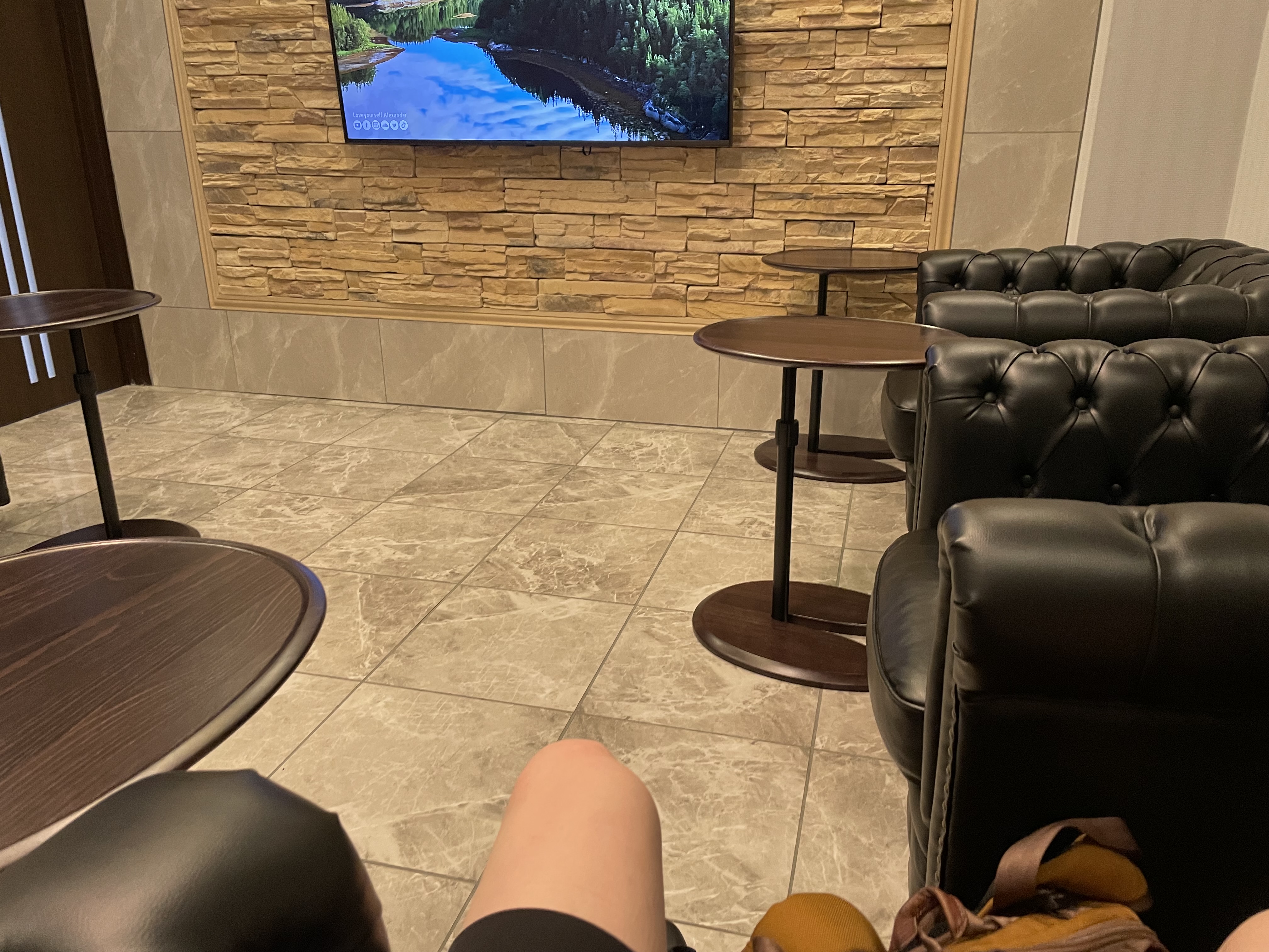 吉原高級人妻店で巨乳美女の睾丸マッサージとピンクチェアーを嗜む : 山の部活OB