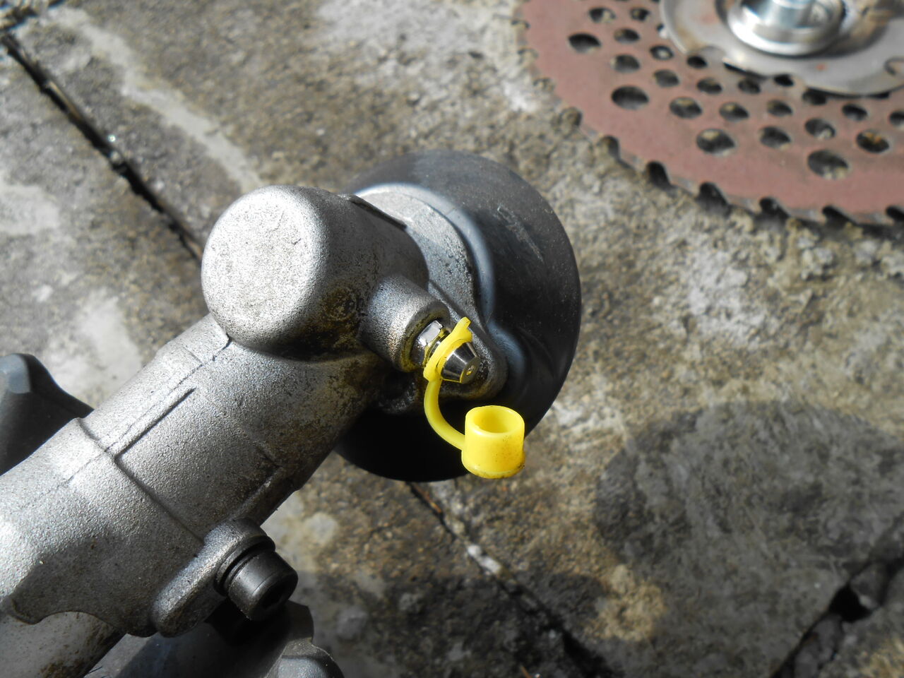 マキタ刈払機mem2600uにグリスニップル取り付け Yamatarobligのblog