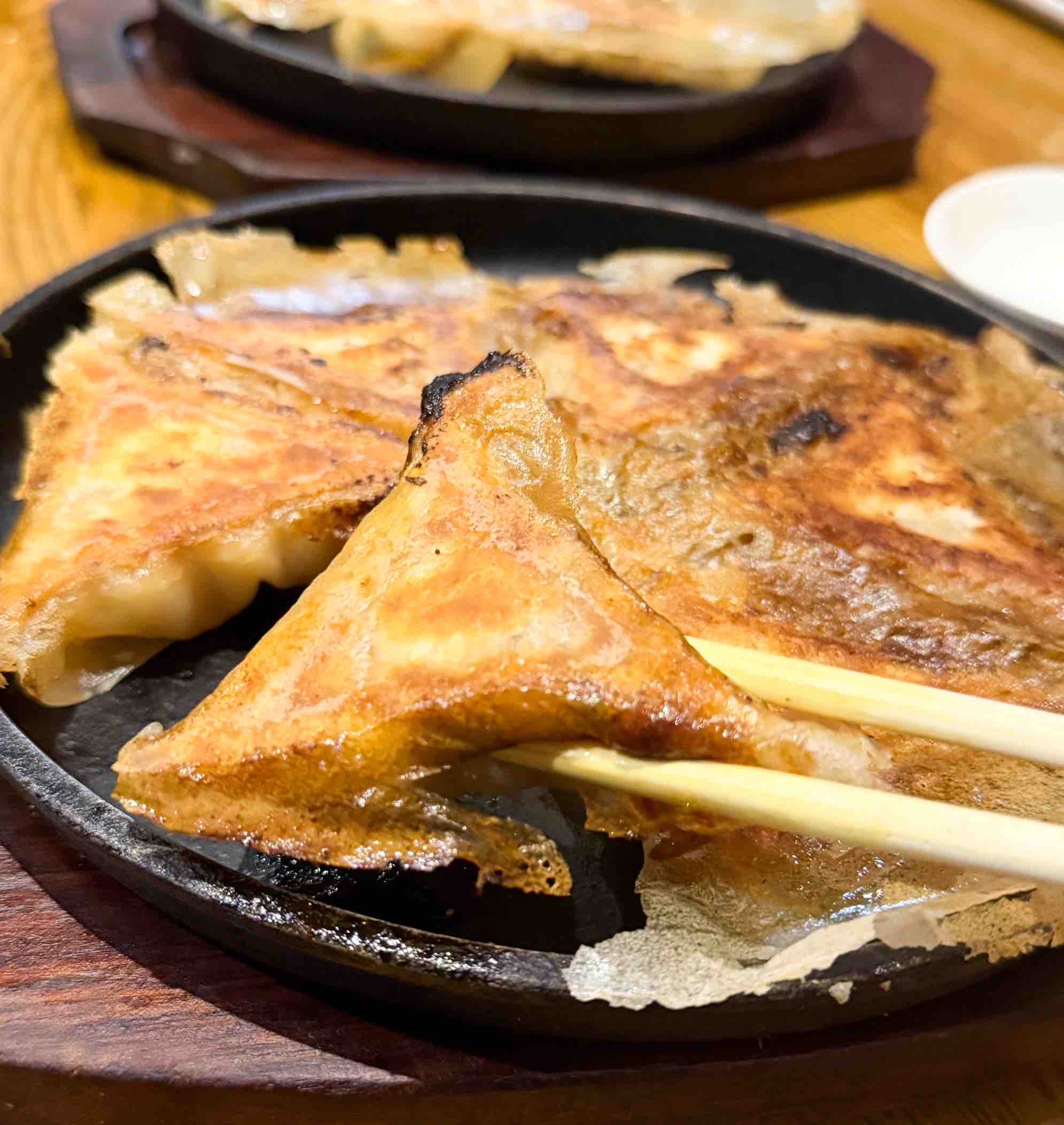 鉄板餃子食堂こんがりきつね」の『ぼっち定食』（大和市南林間