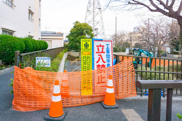 桜・公園工事・カップ麺-2303204