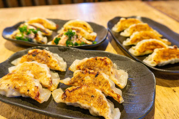 「中華ハイボール酒場 なべちゃん」の『餃子各種』（大和市大和南）【やまとぴグルメ】