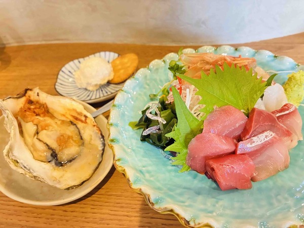 「ニャンコノトナリ」の『お刺身盛』など（大和市中央）【やまとぴグルメ】