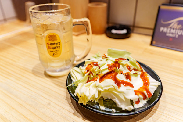 お通しキャベツ・角ハイボール