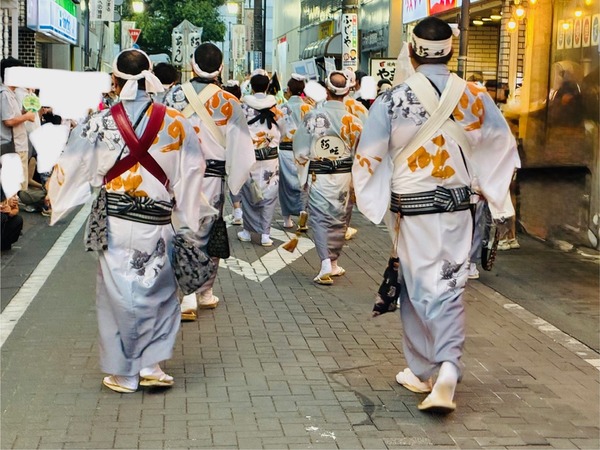 お祭りの阿波踊り