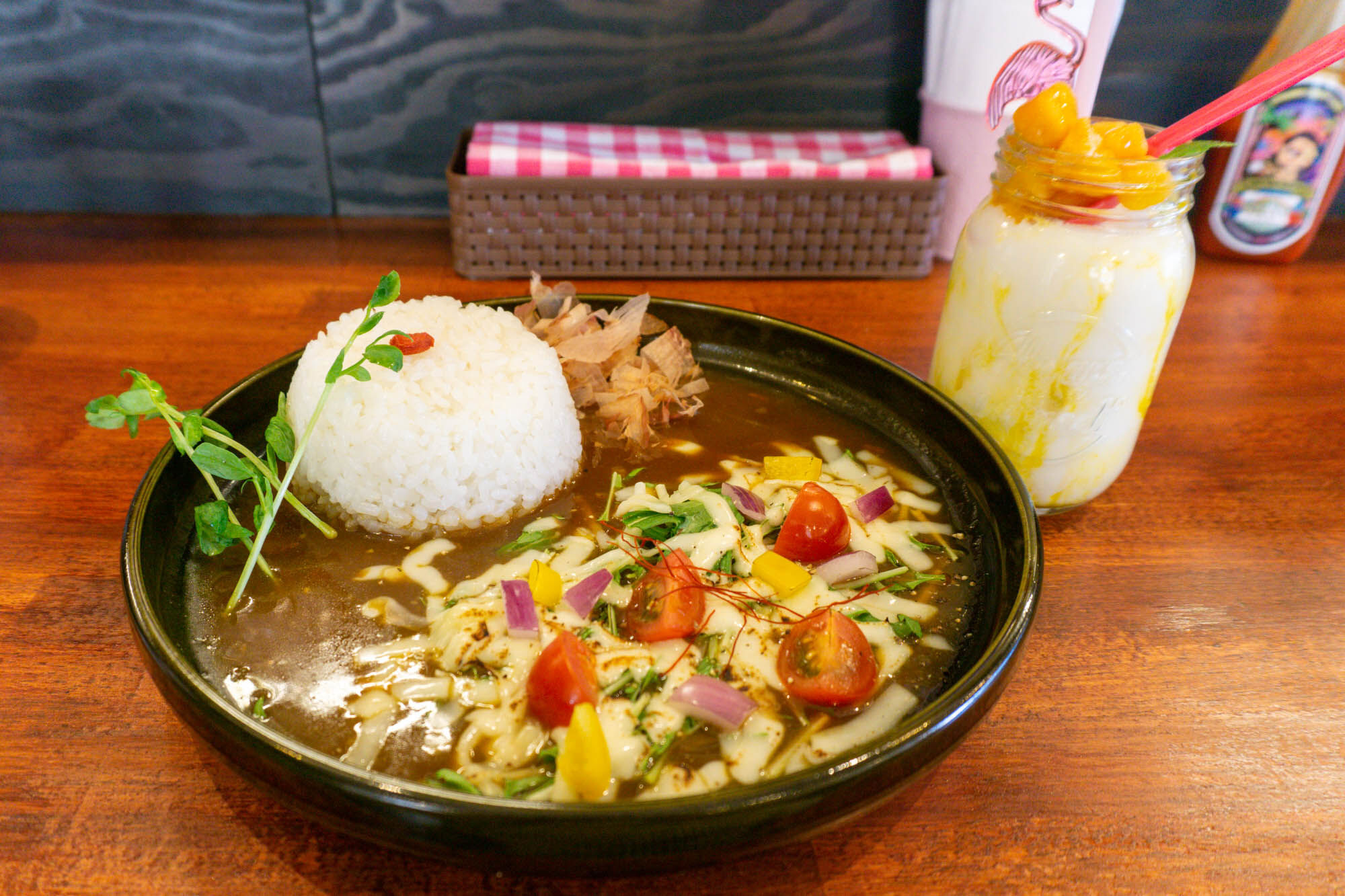 ジパングカリーカフェ」の『焼きベジチーズカレー』など（大和市渋谷