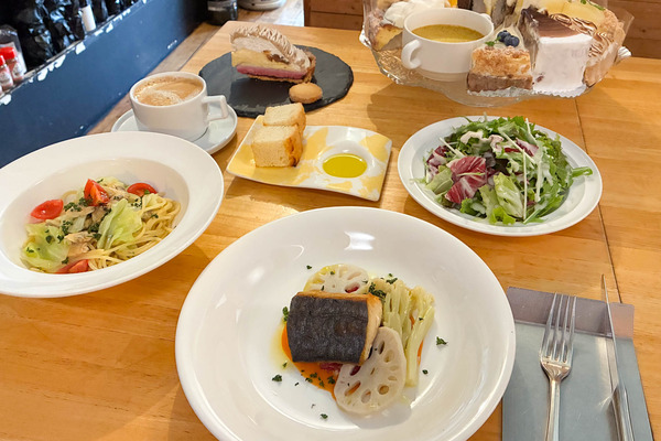 「TAK CAFE 中央林間」の『レディースランチ』など（大和市中央林間）【やまとぴ広告】