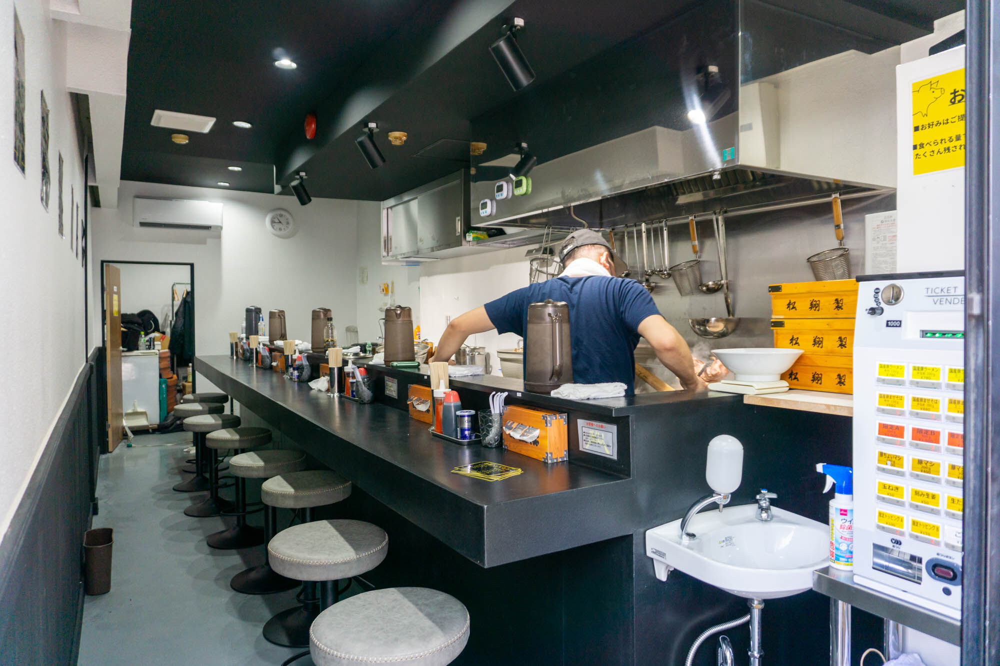 大和駅ちかくにつくってた二郎系ラーメン店「豚仙人」がオープンしてる ...