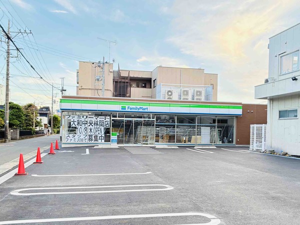 中央林間駅ちかくにファミマができるみたい。10月8日オープン