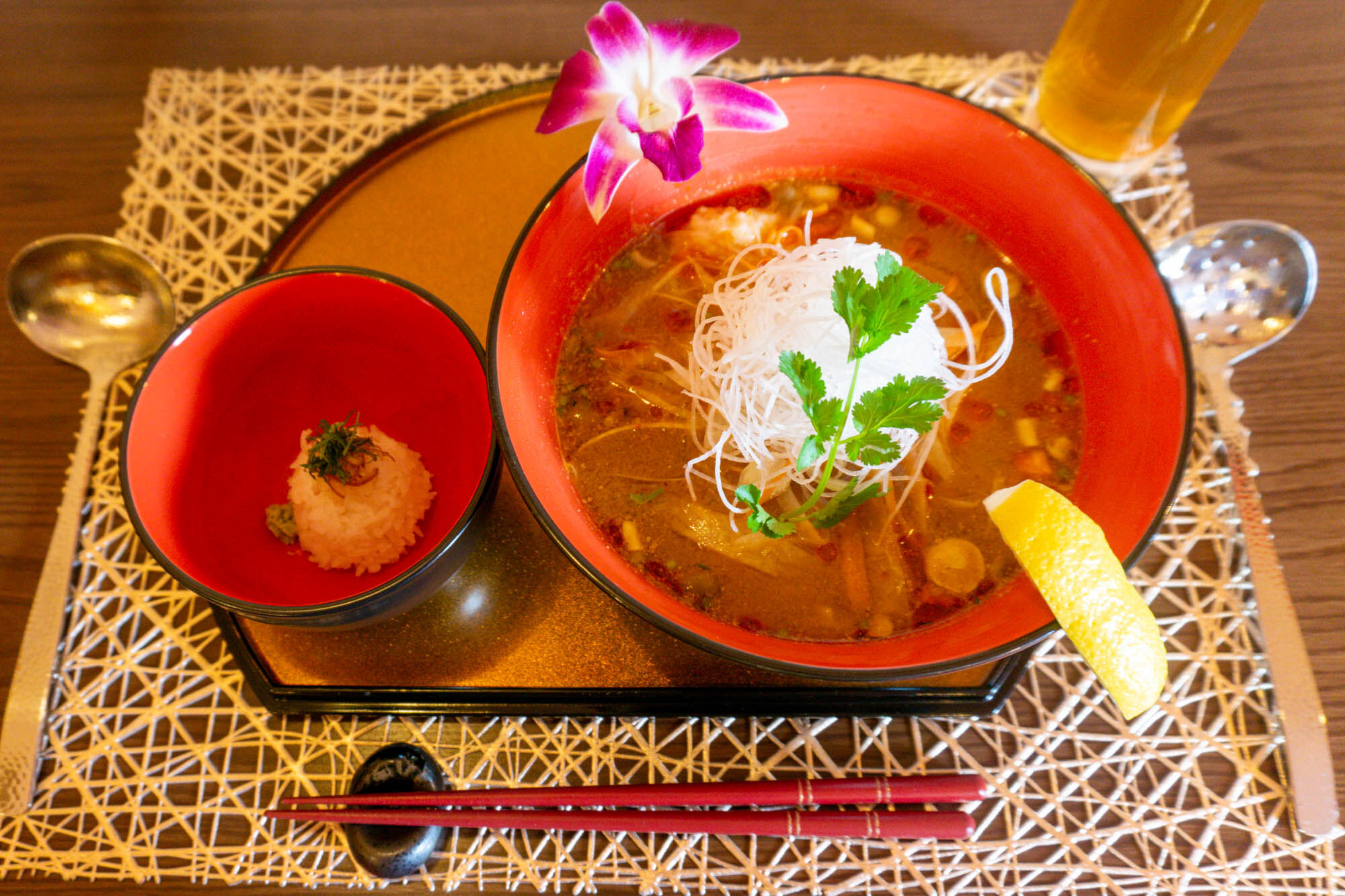 二代目藤巻激城」の『五味融合特製麺（赤）』など（大和市中央