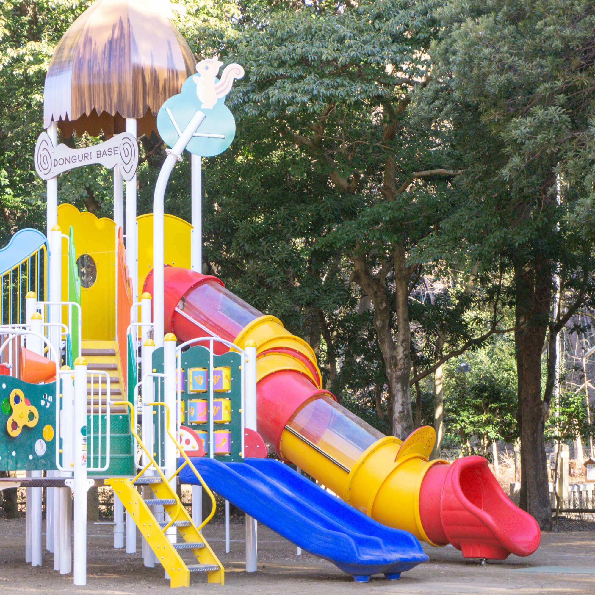 【お取引決まりました】大きな すべり台 　大型遊具 すべり台 キャッスル 大型遊具 すべりだい ブランコ バスケットゴール