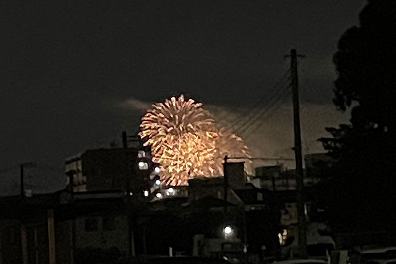 南林間からみたキャンプ座間の花火 : 大和とぴっく-やまとぴ