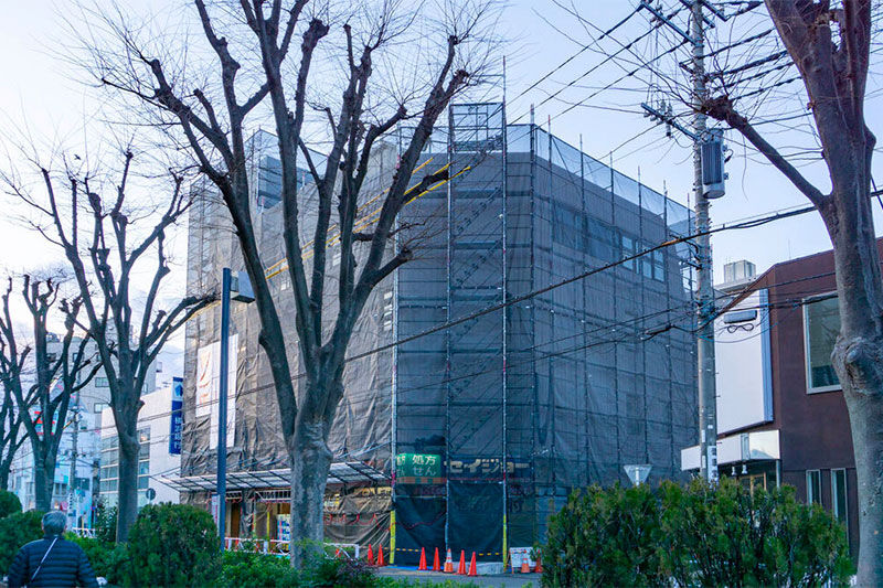 中央林間駅ちかくのビル ぷちモアーズ5 が壁面リニューアル工事してる 大和とぴっく やまとぴ