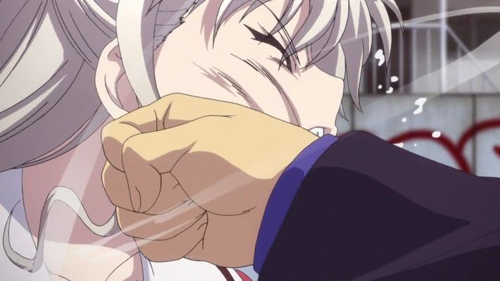 最新の男女平等パンチｗｗ Charlotte シャーロット で友利 奈緒が殴られパンツが丸見えになるちょいエロ画像 やみなべエロ画像