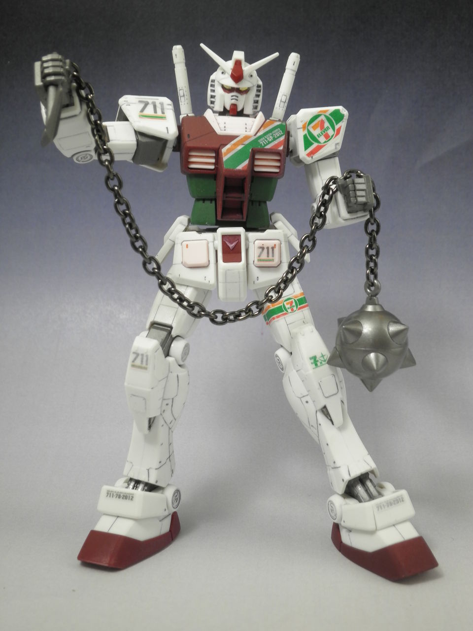 純金ガンダム　セブンイレブン　フェア　機動戦士ガンダム 機動戦士ガンダム』の純金製ガンプラが誕生 | Hypebeast.JP