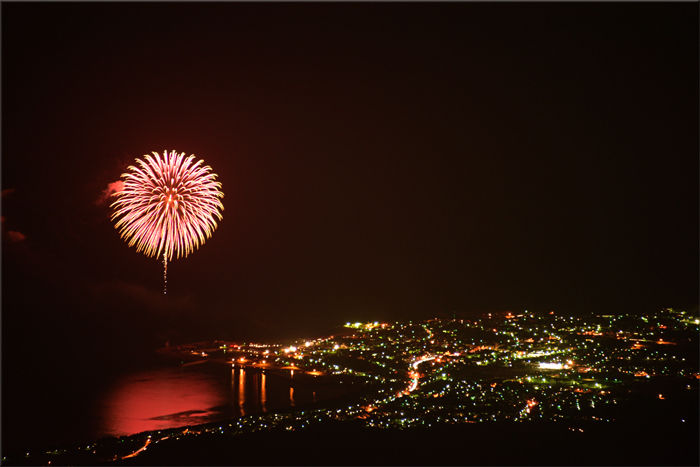 鳥海山から花火を望む あうとどあ らいふ