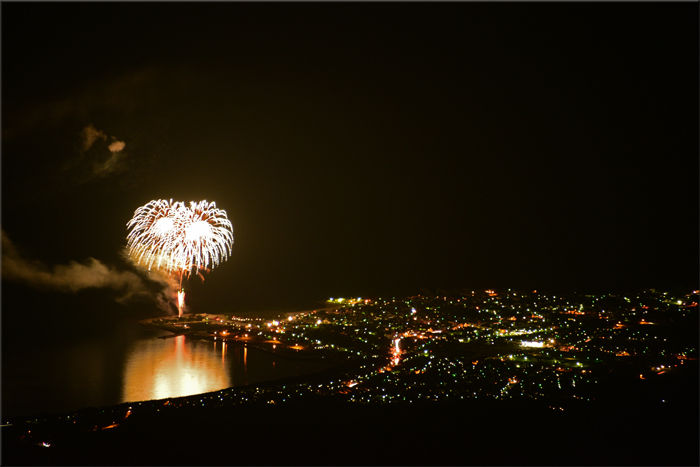 鳥海山から花火を望む あうとどあ らいふ
