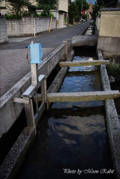 掛樋 筧橋 愛媛県西条市神拝西新町 異景