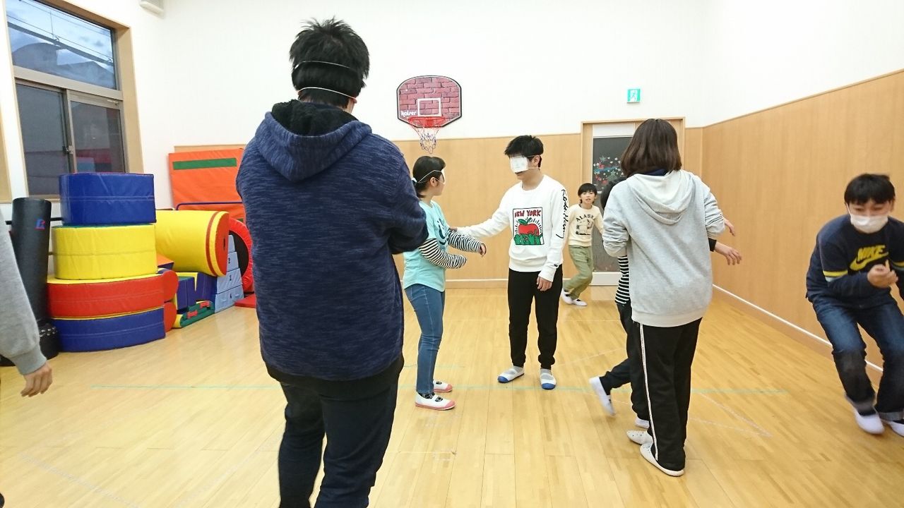 12 17のヤンチャリカはミーティング 目隠し鬼ごっこ 放課後等ディサービスヤンチャリカのblog 12 17のヤンチャリカはミーティング 目隠し鬼ごっこ 放課後等ディサービスヤンチャリカのblog