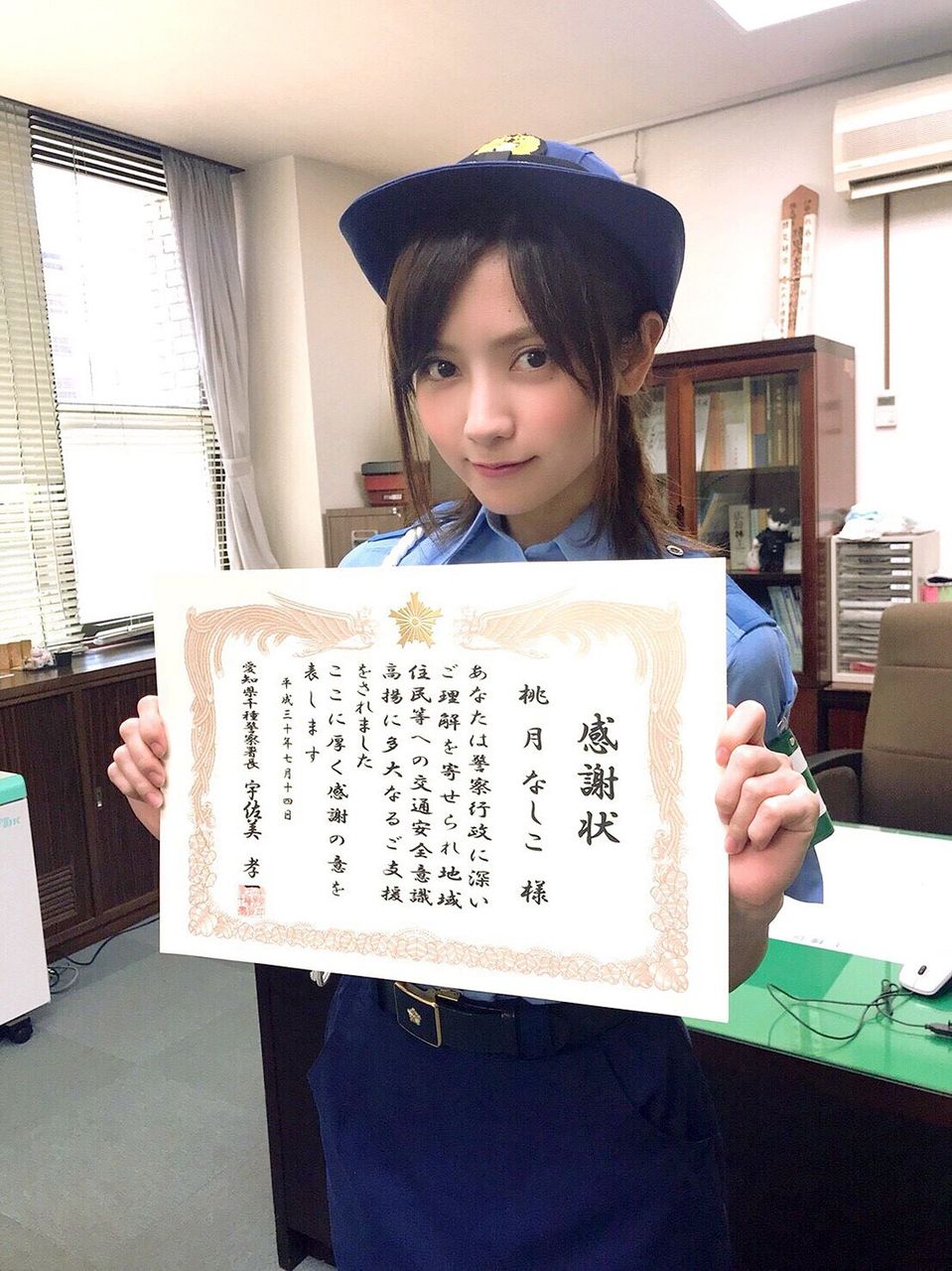 看護師 美人すぎる現役ナース 桃月なしこ 警察官姿もキュート 気になるニュース
