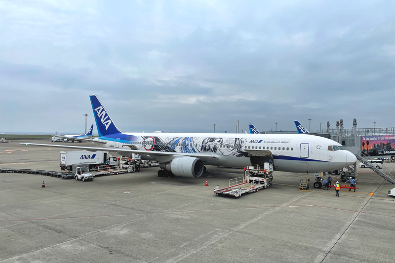 22年5月17日 小雨の羽田空港 ポケモンと鬼滅の刃 Yasの写真保存庫