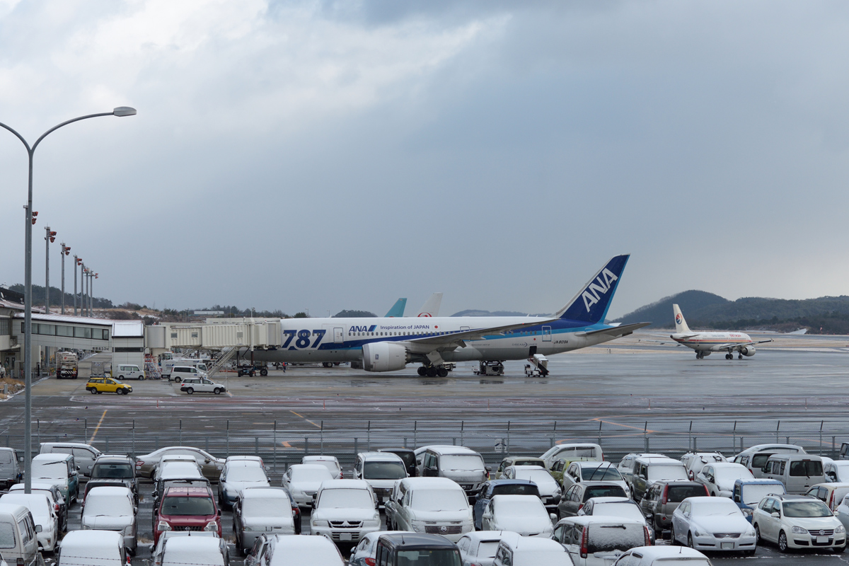 16年1月19日 雪舞う岡山空港 87離陸 Yasの写真保存庫