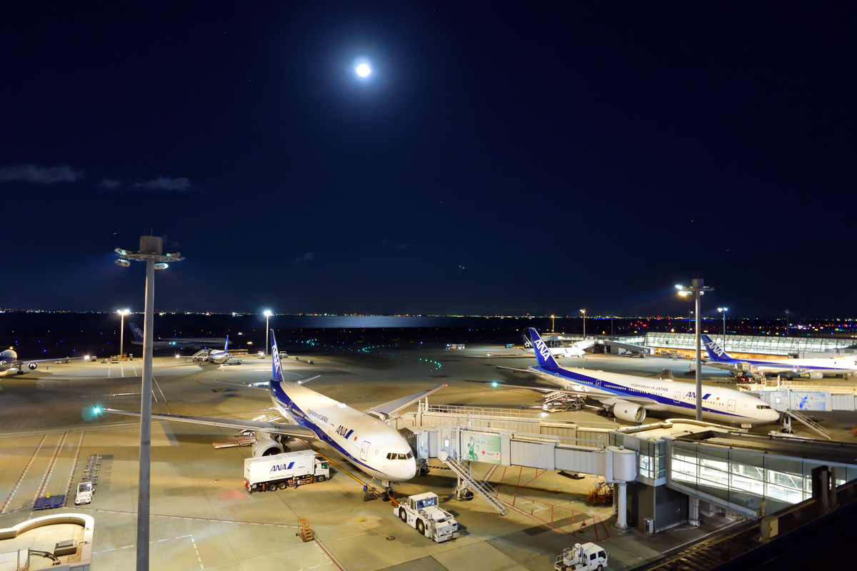 18年1月2日 羽田空港第2ターミナル 夜の展望デッキ Yasの写真保存庫 18年1月2日 羽田空港第2ターミナル 夜の展望デッキ Yasの写真保存庫