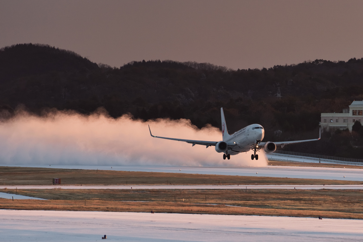 17年1月15日 岡山空港 雪中の離陸 Yasの写真保存庫